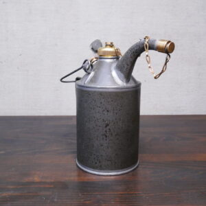 Alternative view of petroleum can 燃料缶　1L